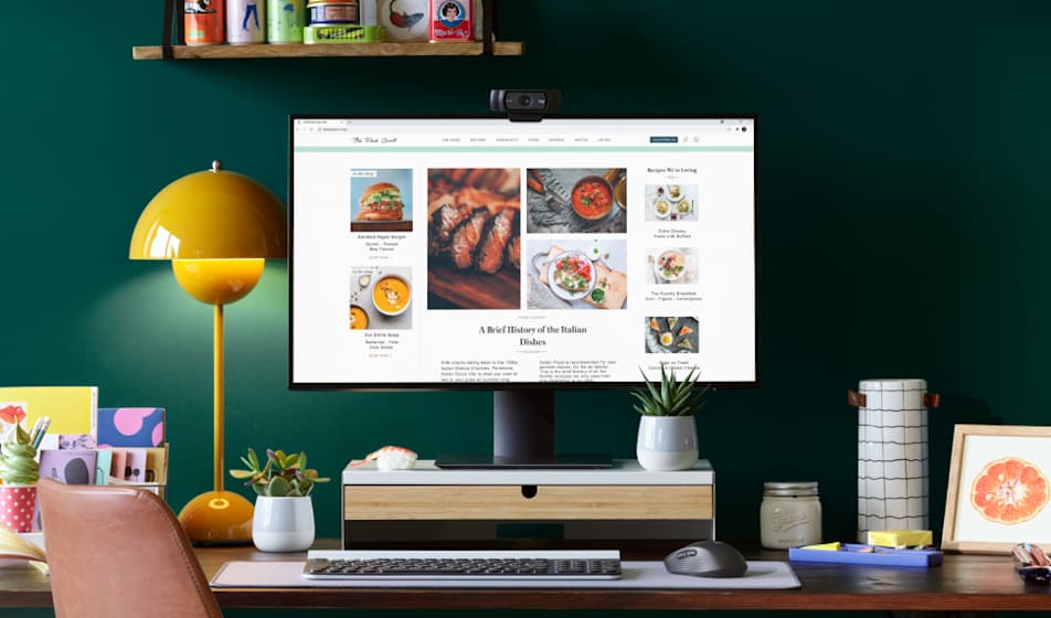 logi-m650-feature-4-connect-multiple-platform-food-blogger-desk-view-desktop